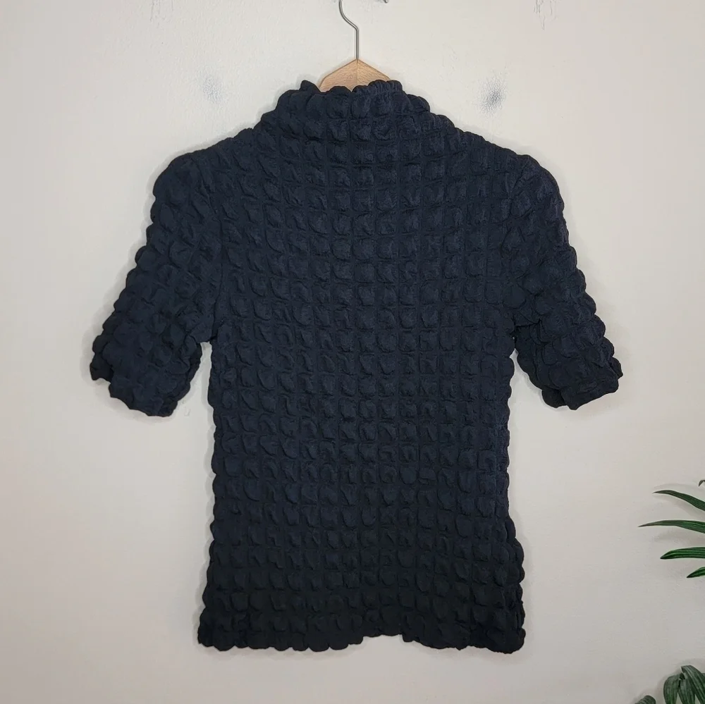 NWT Oddy Black Bubble Texture Short Sleeve Mockneck Top Size Medium Funky Unique - Picture 5 of 5